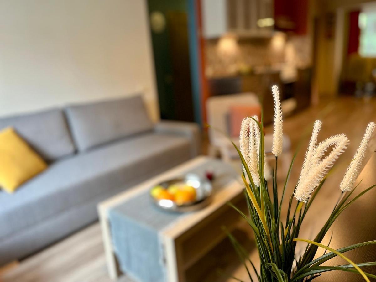 Cozy Vibes Like Home It Is Quiet Apartment With Three Bedrooms Rīga Exterior foto