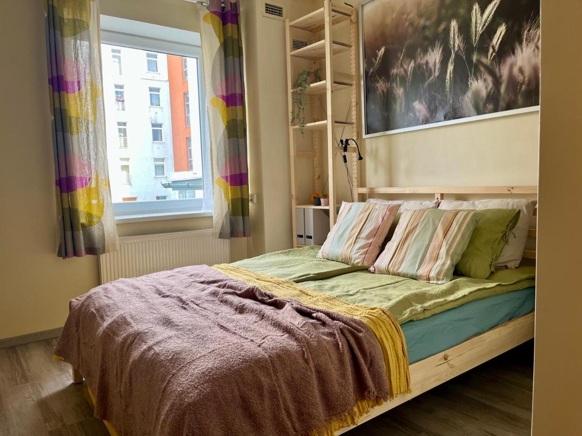 Cozy Vibes Like Home It Is Quiet Apartment With Three Bedrooms Rīga Exterior foto