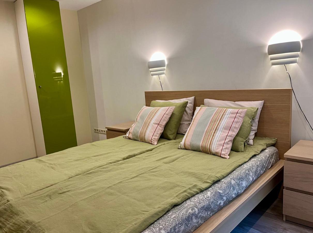 Cozy Vibes Like Home It Is Quiet Apartment With Three Bedrooms Rīga Exterior foto