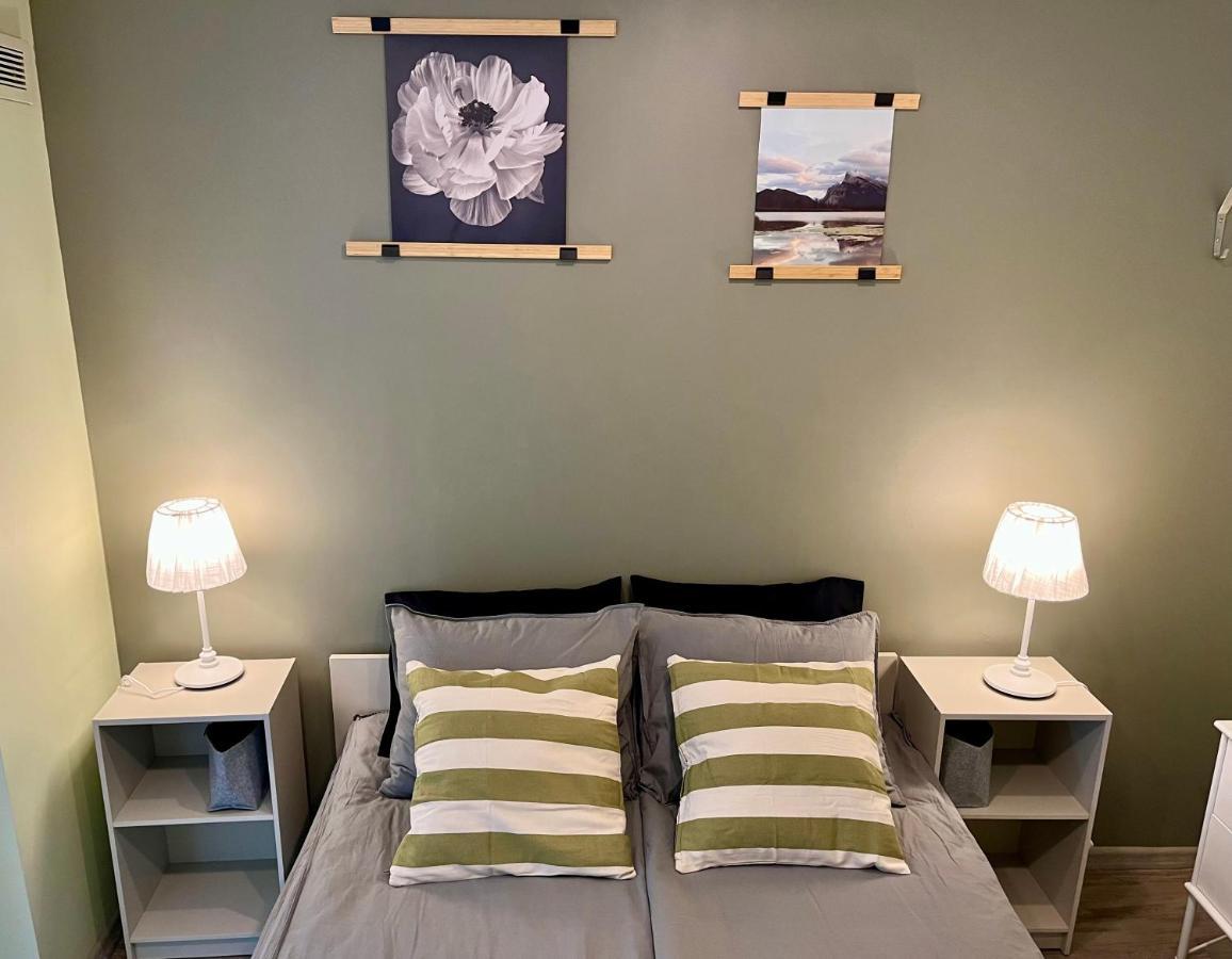 Cozy Vibes Like Home It Is Quiet Apartment With Three Bedrooms Rīga Exterior foto